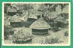 RHODESIE -N° 5 UN KRAAL. LES HUTTES SONT CONSTRUITES EN RUCHES D'ABEILLES,AVEC DES MATERIAUX TRES PRIMITIFS: CHAUME,.... - Simbabwe