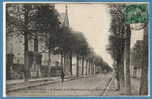 Delcampe - 45 - PITHIVIERS --  L'Avenue De La République Et L'Ecole....- état Léger Pli - Pithiviers