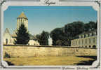 Carte Postale 17.  Surgères L'ancienne Maison Du Régisseur Et L'église Trés Beau Plan - Surgères