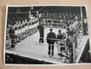 - Photo  Avec Texte Au Verso -  OLYMPIA, 1936, En Allemagne, Boxe Amateur, OFFICIERS Allemand Spectateurs . - Sporten