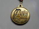 Médaille Sport Athlétisme Course à Pied   Marathon D' Azay Le Rideau 2002 - Athlétisme