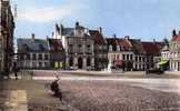 GUINES LA PLACE ET LA MAIRIE   EDIT CIM   CIRC  1967 - Guines