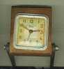 Très Ancien Réveil Marque "Dep"  Sur Socle Bois - Alarm Clocks