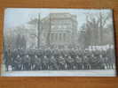 GROEP MILITAIREN / SOLDIERS / SOLDATEN Te Identificeren / Voor Kasteel ( Anno 19?? - Zie Foto Voor Details ) ! - War, Military