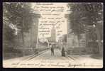 CPA  PRECURSEUR- FRANCE- MENNECY (91)- PORTE DE PARIS EN 1900 AVEC ANIMATION- GROS PLAN- CLOCHER - Mennecy