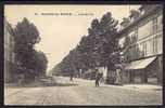 CPA  ANCIENNE- FRANCE- BOURG-LA-REINE (92)- GRANDE RUE AVEC BELLE ANIMATION- LIGNE DU TRAM- PHARMACIE- CAFÉ-VIEILLE AUTO - Bourg La Reine