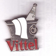 HH11 Pin's NESTLÉ VITTEL Vosges Eau Le Seau Du Serveur Qualité EGF Rare Achat Immédiat Immédiat - Getränke