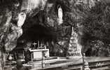 France: 1960 La Grotte Et Le Nouvel Autel En Marbre - Lugares Santos