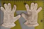 Une Paire De Gants De Baptème Entièrement Réalisés Au Crochet - 1900-1940