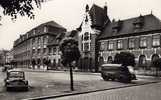 CARTE POSTALE .BETHUNE. LE LYCEE.AUTO 4 CV RENAULT.1950. - Bethune