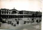 75 PARIS GARE DE L EST  AVEC VOITURES  VERS 1949/53 - Nahverkehr, Oberirdisch