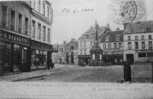 La Grande Fontaine Et La Halle Au Beurre Vue Prise De La Rue De L´église - Gournay-en-Bray