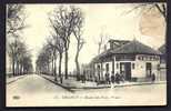 CPA  ANCIENNE- FRANCE- DRANCY (93)- ROUTE DES PETITS PONTS EN HIVER- BELLE ANIMATION- COMMERCE "A LA HALTE" GROS PLAN- - Drancy