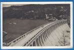CPSM PF - AVEYRON - LAC DE SARRANS - ROUTE PASSANT AU SOMMET DU BARRAGE ET EVACUATEURS DE CRUES - Charbonnier / 3 - Sonstige & Ohne Zuordnung