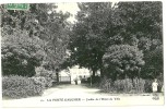 La Ferte Gaucher. Jardin De L'hotel De Ville. - La Ferte Gaucher