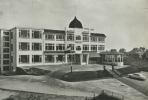 REAL PHOTO POSTCARD KLINIEK NOORDWIJK AAN ZEE NETHERLANDS HOLLAND  CARTE POSTALE CARS VOITURES FORD TAUNUS FIAT 500 - Noordwijk (aan Zee)