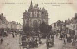 27 - LE NEUBOURG - La Place Du Marché (Partie Est) - Le Neubourg