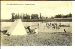 CPA  L´ILE BOUCHARD, L´heure Du Bain à La Plage  4474 - L'Île-Bouchard