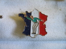 Pin´s  Bowling.  Bouleur Sur Carte De FRANCE Aux Couleurs Du Drapeau - Bowling