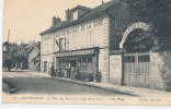 ZS 966/ C P A  RIS- ORANGIS (91) LA RUE DU PONT ET LE CAFE DE LA GARE - Ris Orangis