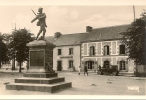 R / 26 / 28     _ Cleguerec (56 ) _  Le Monument Aux Morts - Cleguerec