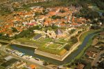 Vue Générale, Les Remparts Et La Citadelle. Ducasse. A Voir. - Gravelines