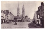 LA FERTE-MACE ( Orne )  L'Église Et La Place Du Marché - La Ferte Mace