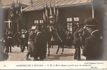 CARTE PHOTO ALPHONSE XIII A CHALONS S.M.LE ROI SE DISPOSE A PARTIR POUR LES MANOEUVRES  (PERSONNAGES) REF 22289 - Receptions