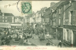 LASSAY - La Place,jour De Marché - Lassay Les Chateaux