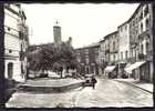 CPSM-PHOTO  ANCIENNE- FRANCE- CLERMONT-L'HERAULT (34)- LA PLACE DU MARCHÉ- ANIMATION- VIEILLES AUTOS- COMMERCES - Clermont L'Hérault