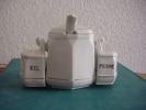 ENSEMBLE MOUTARDIER - SALIERE - POIVRIERE  PORCELAINE ALLEMANDE - Andere & Zonder Classificatie