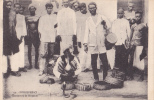 CARTE POSTALE DE PONDICHERY " Charmeurs De Serpants " - Inde