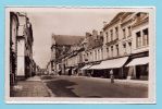 AIRE SUR LA LYS - Rue De SAINT OMER + Nombreux Commerces + Petite Animation CPSM - Aire Sur La Lys