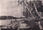 OCEANIE PAPOUASIE NOUVELLE GUINEE DEBARCADERE AU BORD DU FLEUVE  Abimé Le Long Bord En Haut - Papua Nuova Guinea