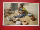 Native Americans        Moki Indian Woman Making Pottery  Ca 1910      ----  --ref 248 - Indiens D'Amérique Du Nord