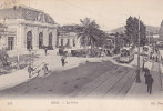 NICE._  La Gare. Belle Animation. Nombreux Attelages. Tramway. Nombreux Voyageurs Ou Promeneurs. Panneau Avec Entrée Des - Ferrovie – Stazione