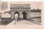 Delcampe - ARRAS 33 LA PORTE BAUDIMONT (ATTELAGE DE CHIENS) 1903 - Arras