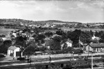 CHALINDREY - UNE VUE DE LA GARE ET DE TORCENAY - SUPERBE CARTE PHOTO AVEC -EN BAS - UN TRAIN A L'ARRET -  TOP !!! - Chalindrey