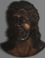 Tête De Christ En Bronze  10.5 Cm  X  13 Cm   Verso Marquée  Verso 574  RB    ( Trous Filetés  Pour Fixation  ) - Bronzes