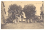 83 // LE BEAUSSET  Monument Aux Morts   Rue Portalis Et Rue De La République  / AUTOBUS - Le Beausset