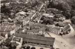 COUHE VERAC 1960  LES HALLES LA PLACE DU MARCHE  LA ROUTE PARIS BORDEAUX  EDIT  CIM  CIRC  NON - Couhe