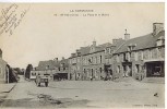 Athis La Place Et La Mairie Attelage - Athis De L'Orne