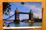 LONDRES LONDON TOWER BRIDGE BATEAU CARGO SOUS LE PONT PHOTO JOHN HINDE N° 3L12 - River Thames