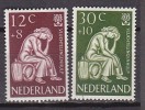 Q9501 - NEDERLAND PAYS BAS Yv N°717/18 ** REFUGIES - Unused Stamps