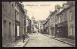 CPA  ANCIENNE- FRANCE- AUMALE (76)- LA RUE SAINT-LAZARE EN GROS PLAN- BELLE ANIMATIONS- VITRINE- PAVÉS- - Aumale