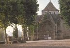 Cp , 23 , MOUTIER - D'AHUN , Église Dominée Par Un Clocher Carré Du XIIè Siecle , Portail Orné De Personnages Sculptés - Moutier D'Ahun