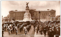 LONDON-VICTORIA MEMORIAL- GUARDS BAND-MUSIQUE MILITAIRE GARDE ROYALE-military - Buckingham Palace