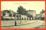 CPA 33 LESPARRE Gironde Place Gambetta ° L. Bosq édit. Bordeaux - Lesparre Medoc