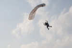 12A -068  @  Parachute,  Parachutting Fallschirm Paracaidismo   ( Postal Stationery, -Articles Postaux -Postsache F - Parachutespringen