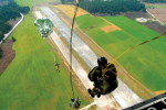 12A -083   @  Parachute,  Parachutting Fallschirm Paracaidismo   ( Postal Stationery, -Articles Postaux -Postsache F - Paracadutismo